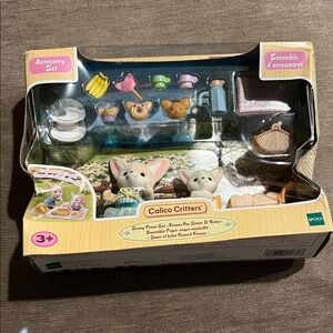 Calico Critters Sunny Picnic Set Fennee Fox Sister & Baby